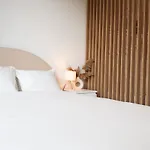 Leo Cozy Flat Big Balcony Apartment