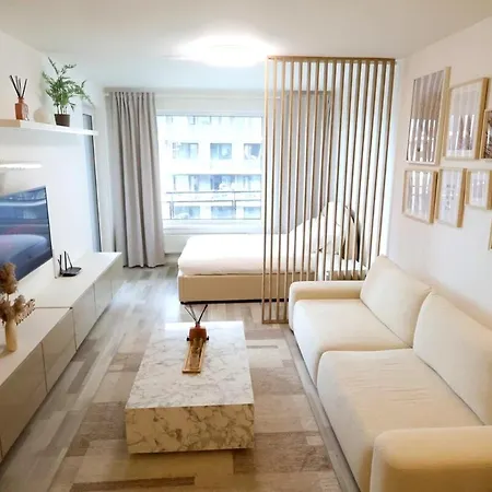 Leo Cozy Flat Big Balcony Apartment