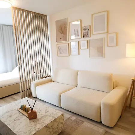 Appartement Leo Cozy Flat Big Balcony