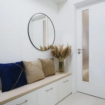 Leo Cozy Flat Big Balcony アパート *